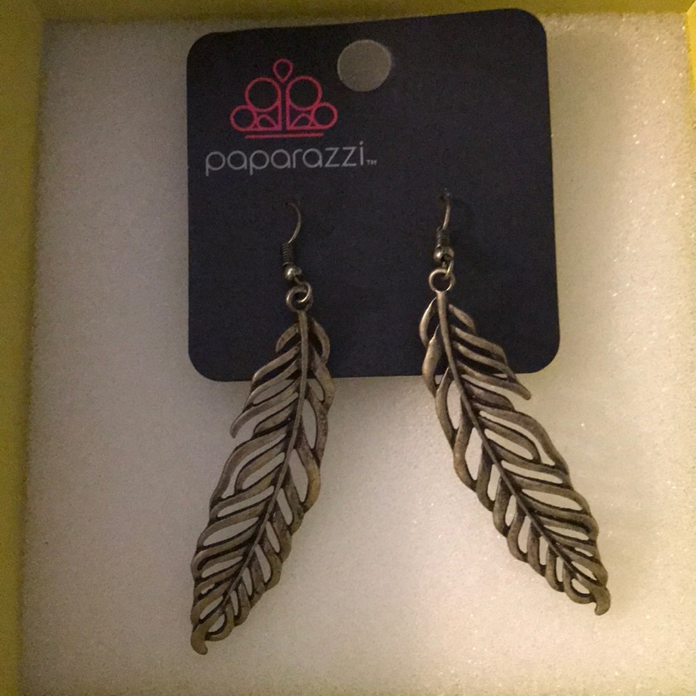 Hook feather style earrings